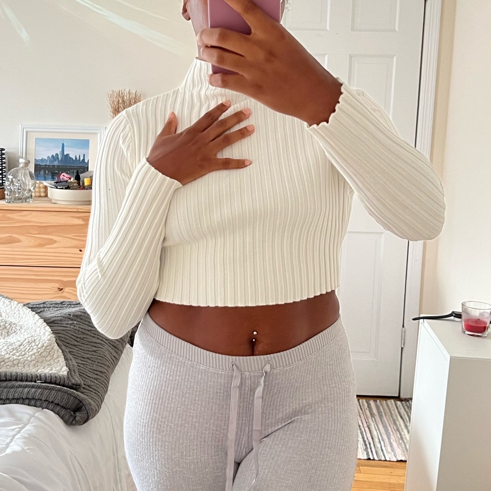 Ribbed long sleeve crop